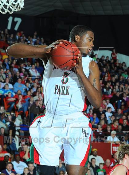 Thumbnail 2 in Highland Park vs. Ottawa (KSHSAA State 4A Final) photogallery.
