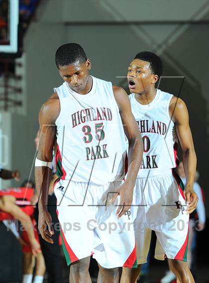Thumbnail 3 in Highland Park vs. Ottawa (KSHSAA State 4A Final) photogallery.