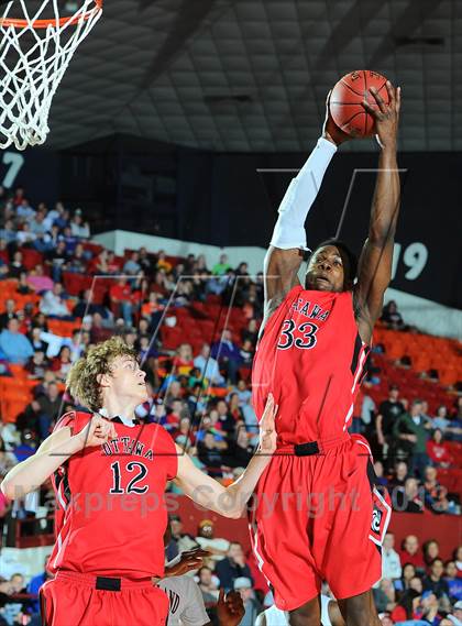 Thumbnail 3 in Highland Park vs. Ottawa (KSHSAA State 4A Final) photogallery.