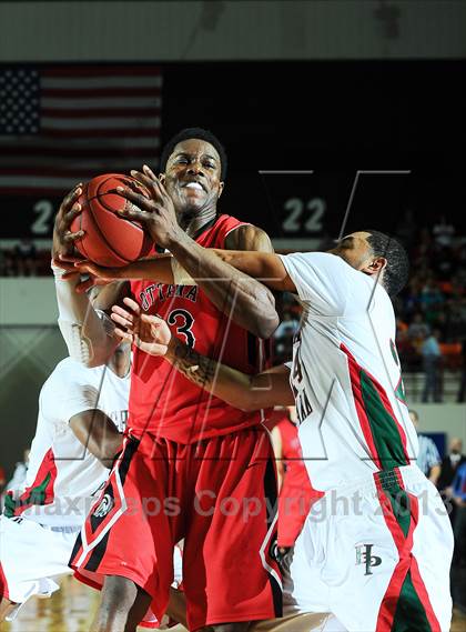 Thumbnail 3 in Highland Park vs. Ottawa (KSHSAA State 4A Final) photogallery.