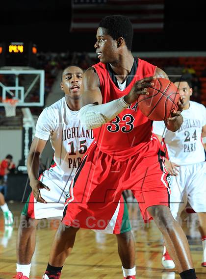 Thumbnail 2 in Highland Park vs. Ottawa (KSHSAA State 4A Final) photogallery.