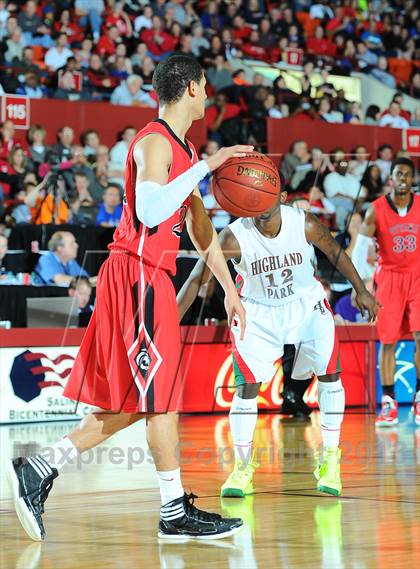 Thumbnail 3 in Highland Park vs. Ottawa (KSHSAA State 4A Final) photogallery.