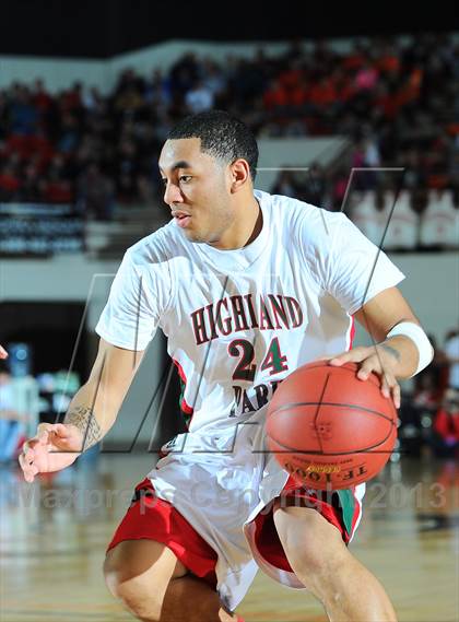 Thumbnail 2 in Highland Park vs. Ottawa (KSHSAA State 4A Final) photogallery.
