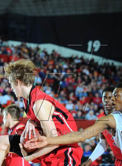 Thumbnail 3 in Highland Park vs. Ottawa (KSHSAA State 4A Final) photogallery.
