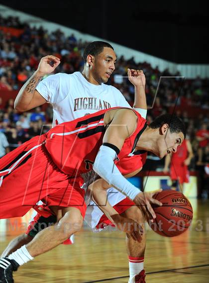 Thumbnail 1 in Highland Park vs. Ottawa (KSHSAA State 4A Final) photogallery.