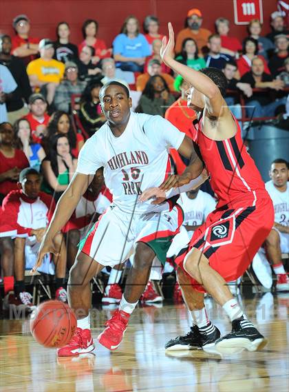 Thumbnail 1 in Highland Park vs. Ottawa (KSHSAA State 4A Final) photogallery.
