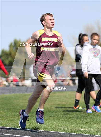 Thumbnail 2 in Yuma Invitational Track Meet photogallery.