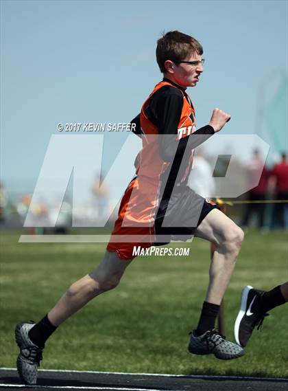 Thumbnail 1 in Yuma Invitational Track Meet photogallery.