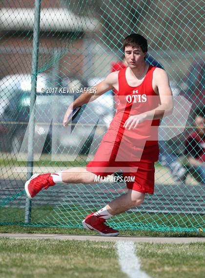Thumbnail 3 in Yuma Invitational Track Meet photogallery.