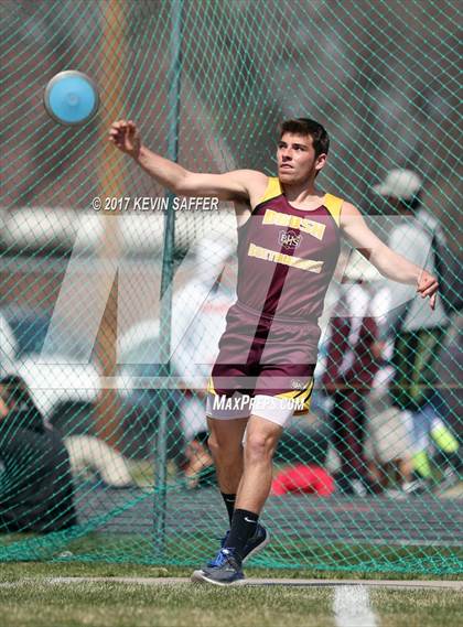 Thumbnail 3 in Yuma Invitational Track Meet photogallery.