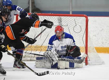 Thumbnail 1 in Stamford/Westhill vs. Hall/Southington (CIAC D3 Quarterfinal) photogallery.
