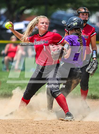 Thumbnail 1 in Muscatine vs Williamsburg (Rick Doran Classic) photogallery.