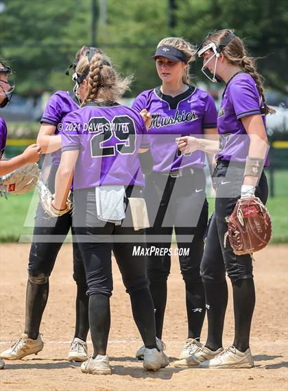 Thumbnail 3 in Muscatine vs Williamsburg (Rick Doran Classic) photogallery.