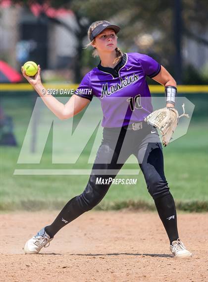 Thumbnail 2 in Muscatine vs Williamsburg (Rick Doran Classic) photogallery.