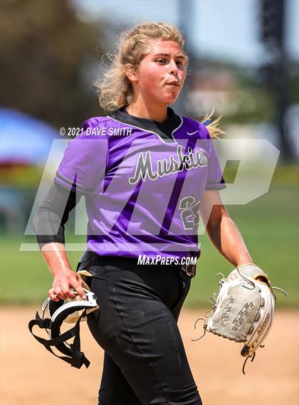 Thumbnail 3 in Muscatine vs Williamsburg (Rick Doran Classic) photogallery.