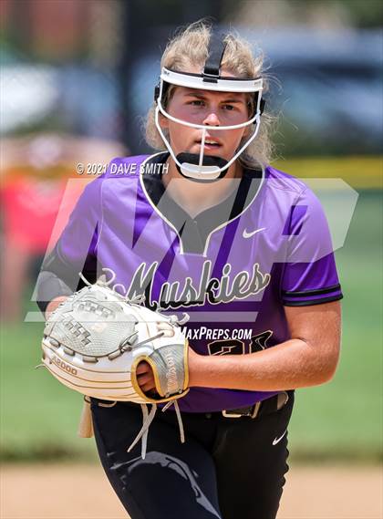 Thumbnail 2 in Muscatine vs Williamsburg (Rick Doran Classic) photogallery.