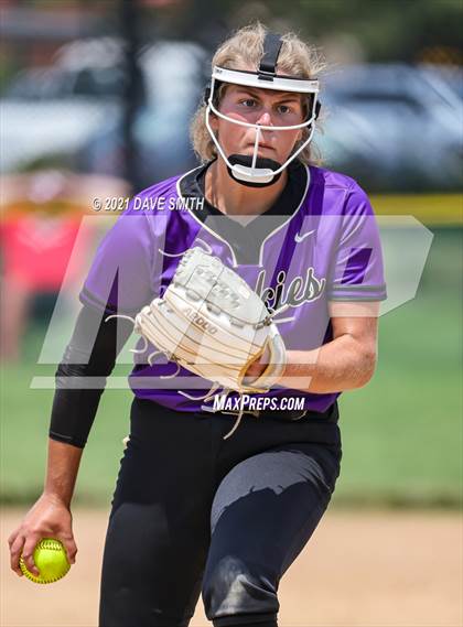 Thumbnail 2 in Muscatine vs Williamsburg (Rick Doran Classic) photogallery.
