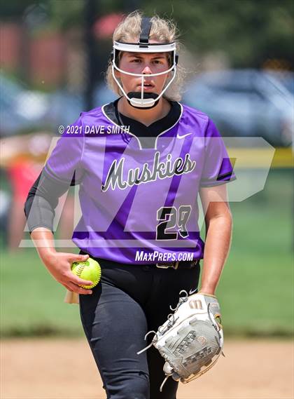 Thumbnail 1 in Muscatine vs Williamsburg (Rick Doran Classic) photogallery.