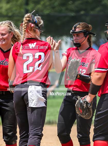 Thumbnail 1 in Muscatine vs Williamsburg (Rick Doran Classic) photogallery.