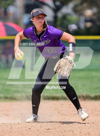 Thumbnail 1 in Muscatine vs Williamsburg (Rick Doran Classic) photogallery.