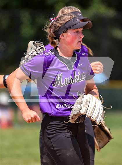 Thumbnail 3 in Muscatine vs Williamsburg (Rick Doran Classic) photogallery.