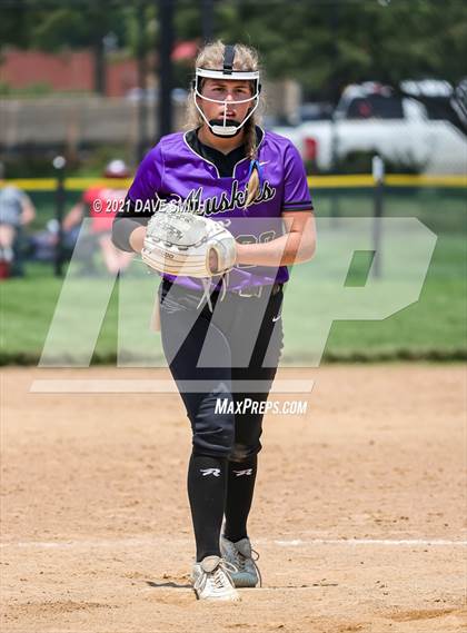 Thumbnail 2 in Muscatine vs Williamsburg (Rick Doran Classic) photogallery.