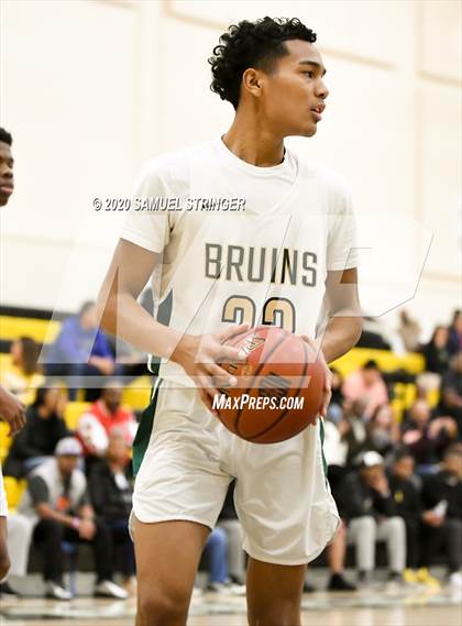 Thumbnail 3 in St. Patrick-St. Vincent vs. San Joaquin Memorial (NorCal Catholic School Challenge) photogallery.