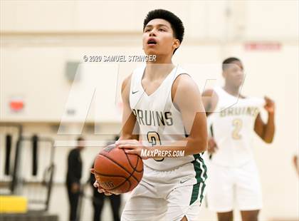 Thumbnail 2 in St. Patrick-St. Vincent vs. San Joaquin Memorial (NorCal Catholic School Challenge) photogallery.