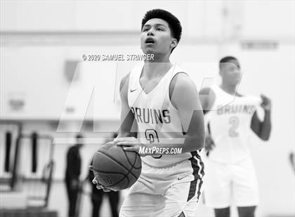 Thumbnail 3 in St. Patrick-St. Vincent vs. San Joaquin Memorial (NorCal Catholic School Challenge) photogallery.