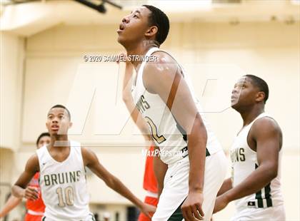 Thumbnail 2 in St. Patrick-St. Vincent vs. San Joaquin Memorial (NorCal Catholic School Challenge) photogallery.
