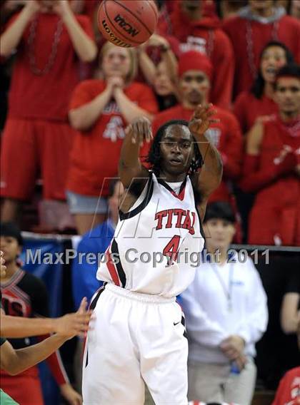 Thumbnail 1 in St. Mary's vs. Antelope (CIF SJS D2 Final) photogallery.