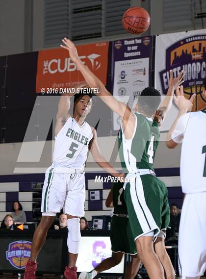 Thumbnail 3 in Strake Jesuit vs. Elliot Christian (St. Hope Elite Classic) photogallery.