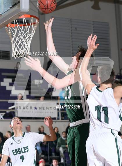 Thumbnail 3 in Strake Jesuit vs. Elliot Christian (St. Hope Elite Classic) photogallery.