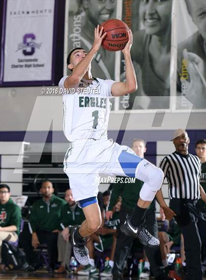 Thumbnail 1 in Strake Jesuit vs. Elliot Christian (St. Hope Elite Classic) photogallery.