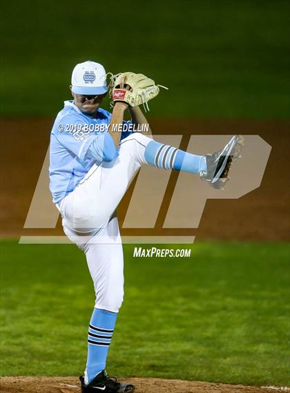 Thumbnail 2 in Clovis North @ Tulare Western photogallery.