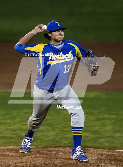 Thumbnail 3 in Clovis North @ Tulare Western photogallery.