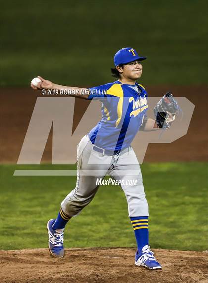 Thumbnail 1 in Clovis North @ Tulare Western photogallery.