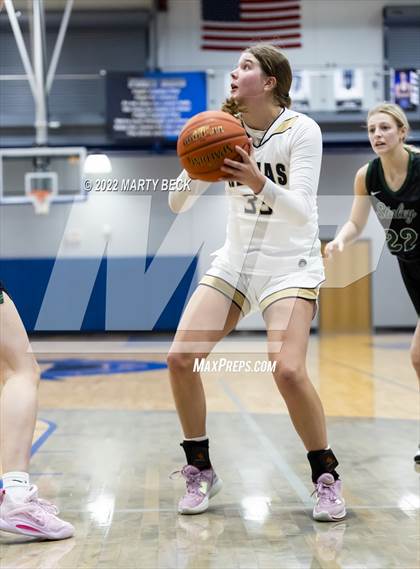 Thumbnail 1 in Staley vs Helias (Jefferson Bank Holiday Hoops) photogallery.