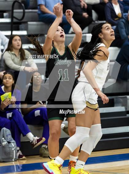 Thumbnail 2 in Staley vs Helias (Jefferson Bank Holiday Hoops) photogallery.