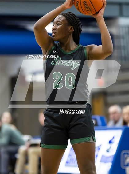 Thumbnail 3 in Staley vs Helias (Jefferson Bank Holiday Hoops) photogallery.
