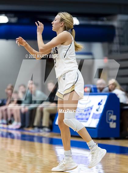 Thumbnail 3 in Staley vs Helias (Jefferson Bank Holiday Hoops) photogallery.