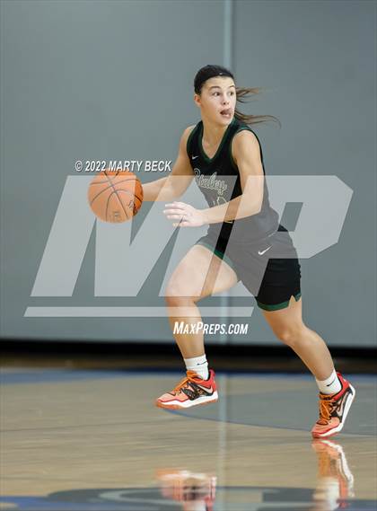Thumbnail 3 in Staley vs Helias (Jefferson Bank Holiday Hoops) photogallery.