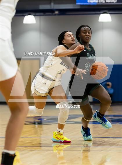 Thumbnail 1 in Staley vs Helias (Jefferson Bank Holiday Hoops) photogallery.