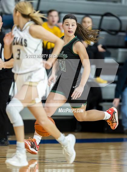 Thumbnail 2 in Staley vs Helias (Jefferson Bank Holiday Hoops) photogallery.