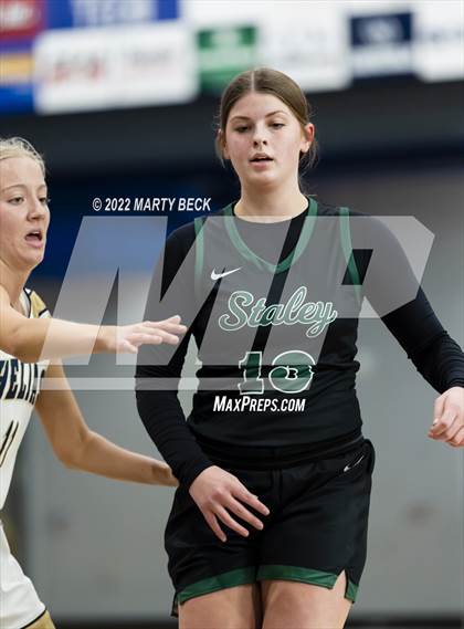 Thumbnail 3 in Staley vs Helias (Jefferson Bank Holiday Hoops) photogallery.