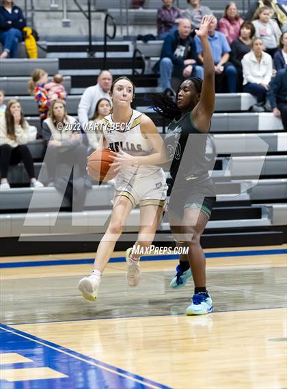 Thumbnail 1 in Staley vs Helias (Jefferson Bank Holiday Hoops) photogallery.