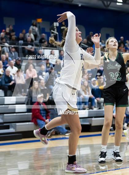 Thumbnail 2 in Staley vs Helias (Jefferson Bank Holiday Hoops) photogallery.