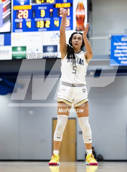 Thumbnail 2 in Staley vs Helias (Jefferson Bank Holiday Hoops) photogallery.