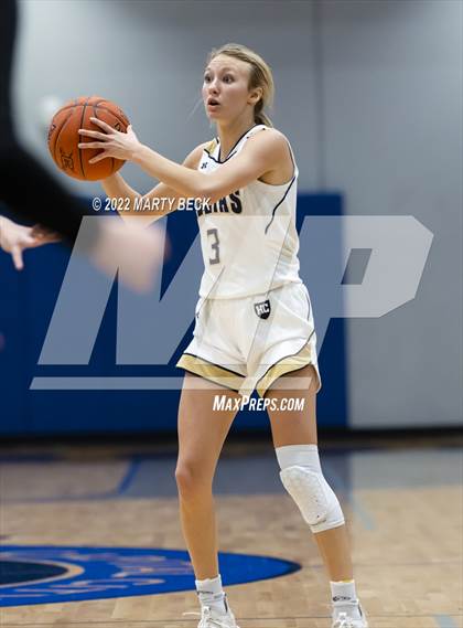 Thumbnail 2 in Staley vs Helias (Jefferson Bank Holiday Hoops) photogallery.