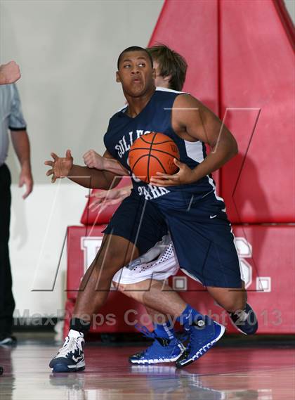 Thumbnail 2 in College Park vs. Friendswood (McDonald's Texas Invitational) photogallery.